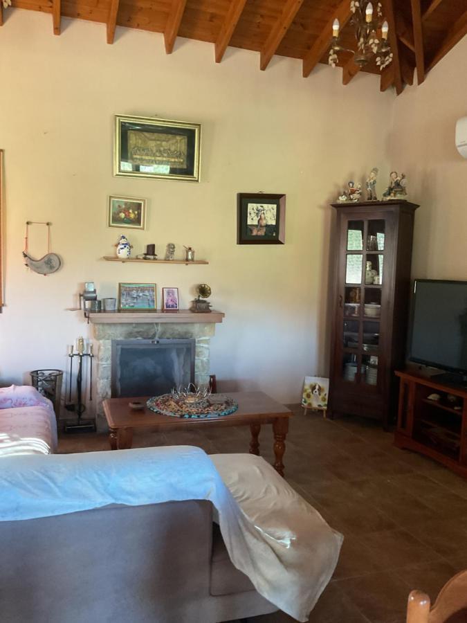 Beautiful 3 Bedr House In Arakapas With Fireplace エクステリア 写真