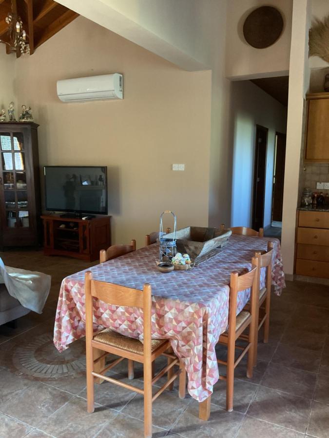 Beautiful 3 Bedr House In Arakapas With Fireplace エクステリア 写真