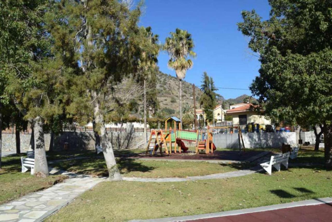 Beautiful 3 Bedr House In Arakapas With Fireplace エクステリア 写真