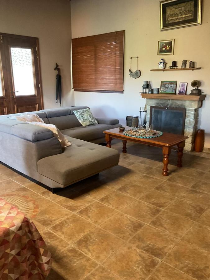 Beautiful 3 Bedr House In Arakapas With Fireplace エクステリア 写真