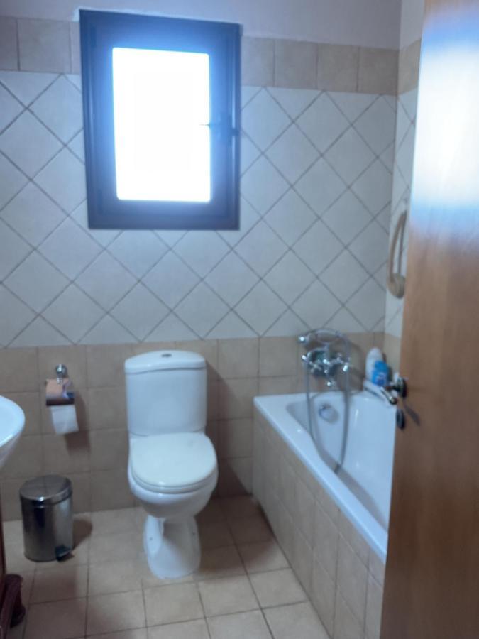 Beautiful 3 Bedr House In Arakapas With Fireplace エクステリア 写真