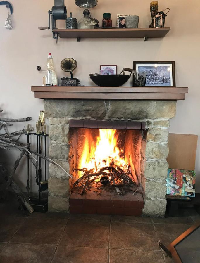 Beautiful 3 Bedr House In Arakapas With Fireplace エクステリア 写真