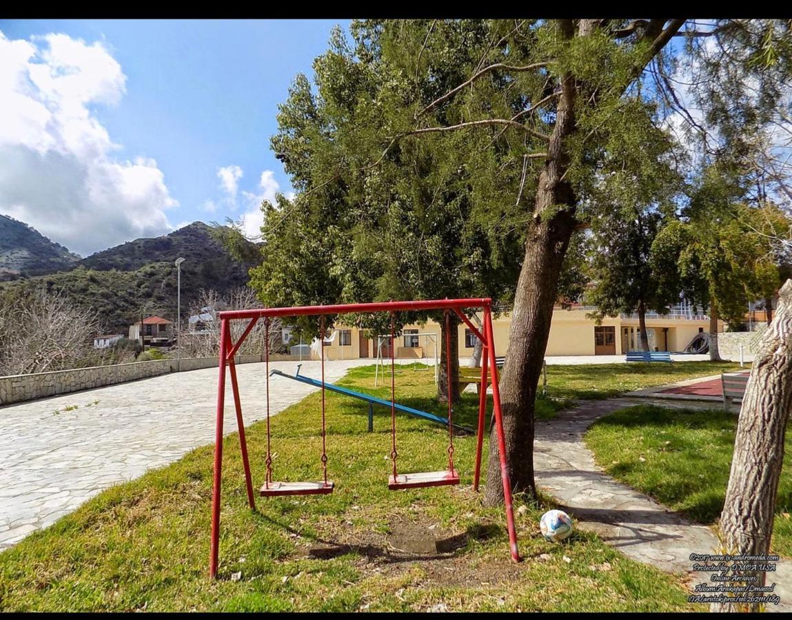 Beautiful 3 Bedr House In Arakapas With Fireplace エクステリア 写真