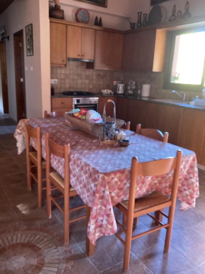 Beautiful 3 Bedr House In Arakapas With Fireplace エクステリア 写真
